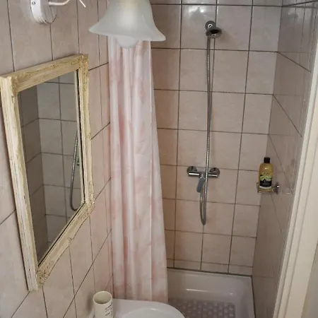 Korkostolo Vendeghazak *