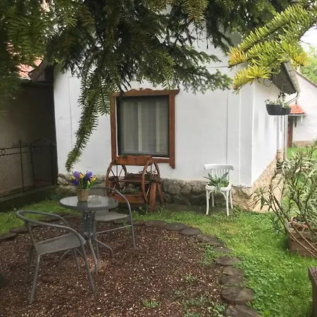 Korkostolo Vendeghazak Apartment