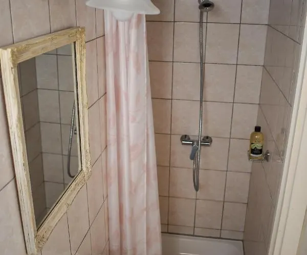 Korkostolo Vendeghazak *
