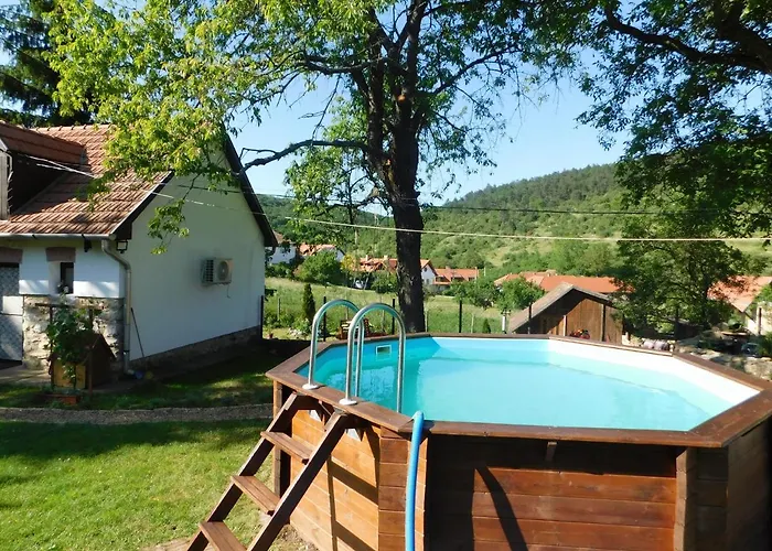 Korkostolo Vendeghazak